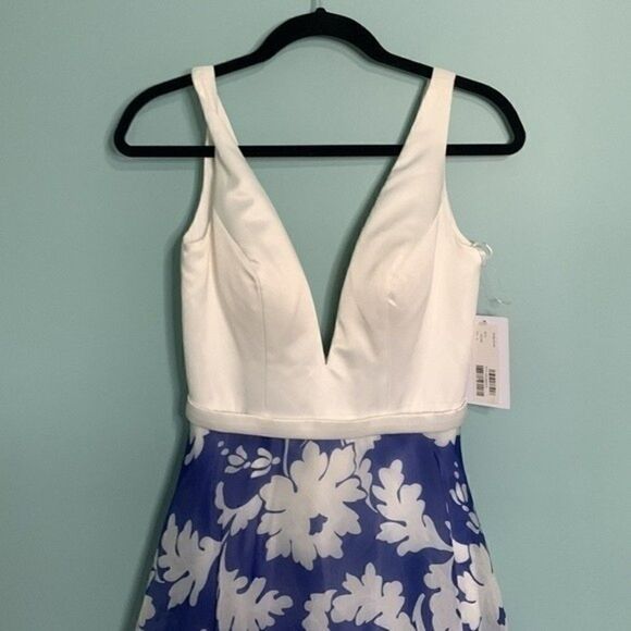 JVN by Jovanni Plunging Neck Gown NWT - Picture 3 of 10